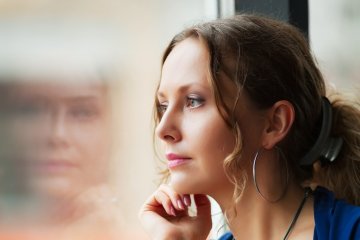 Szülés utáni depresszióban szenved? Lehet, hogy pajzsmirigyzavar okozza!