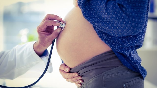Pajzsmirigybeteg vagyok, milyen várandós vitamint szedhetek?