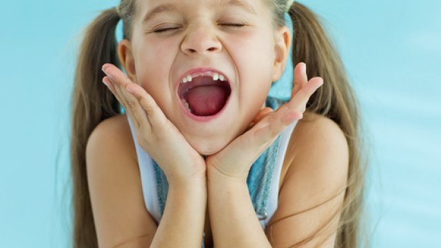 Késik gyermekénél a fogváltás? Pajzsmirigyzavar is okozhatja!